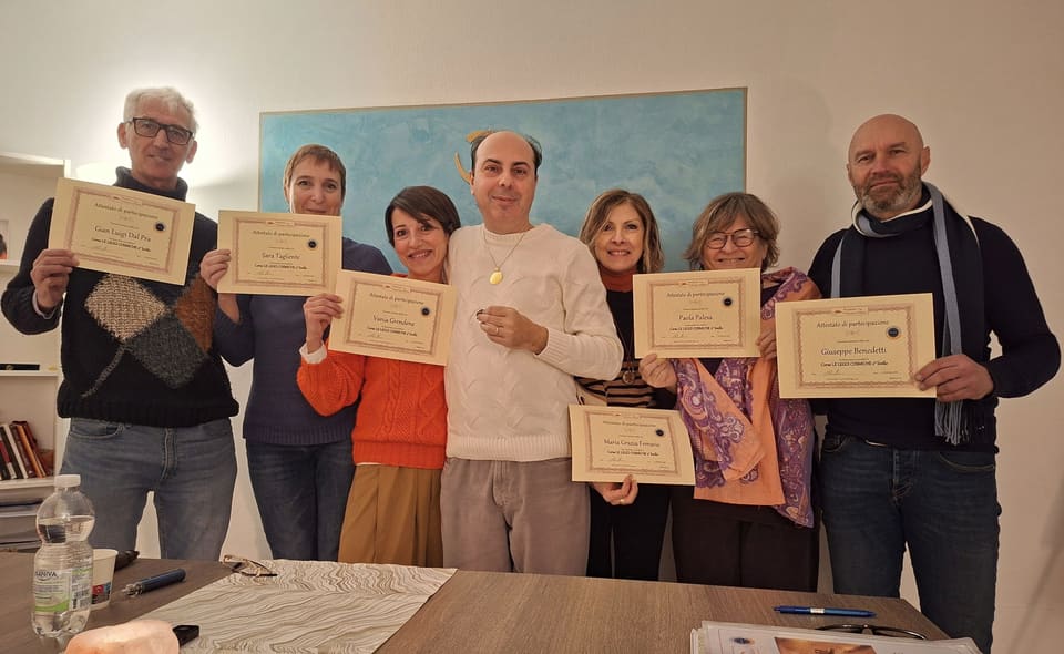 La consegna degli attestati a un gruppo di partecipanti, gennaio 2026.